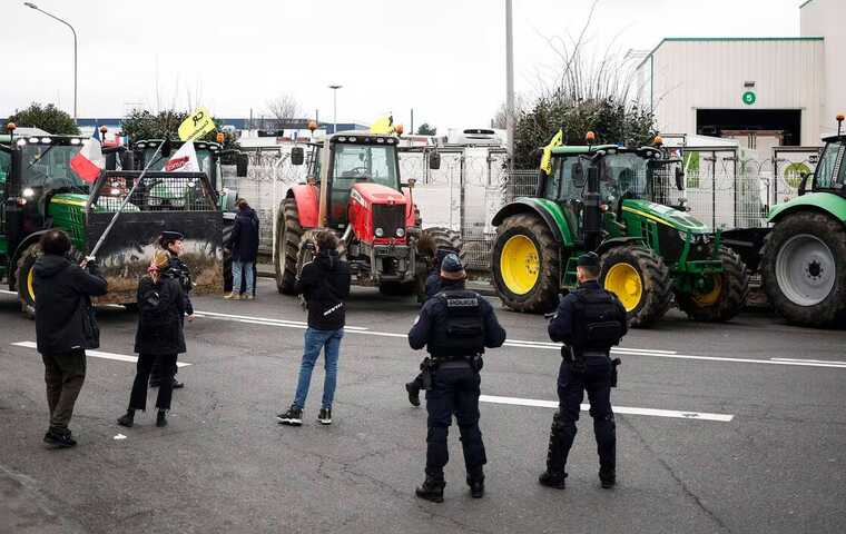 Фермеры Чехии и Словакии перекрыли границы в знак протеста против дешевого импорта